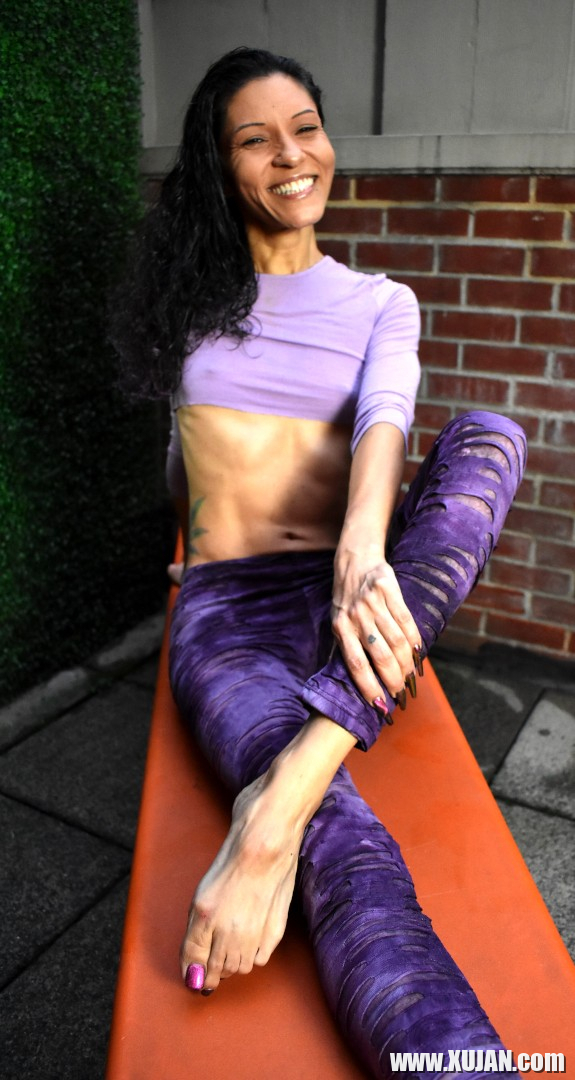 Violet Hayz Fit Yogayi hrahangichy tsuyts e talis amen inch - Photo #2256293