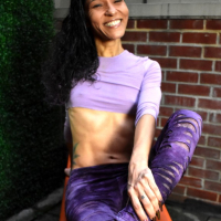 Violet Hayz Fit Yogayi hrahangichy tsuyts e talis amen inch