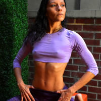 Violet Hayz Fit Yogayi hrahangichy tsuyts e talis amen inch