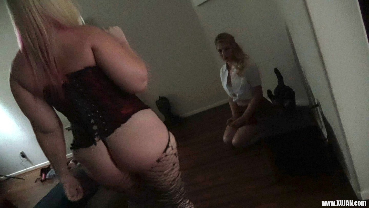 Dee Siren gets sprayed with Cum - Photo #2264591
