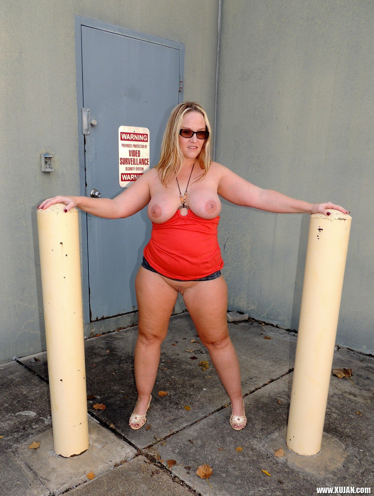 BBW Dee Siren drilling her Pussy with a huge Dildo - Photo #2264672