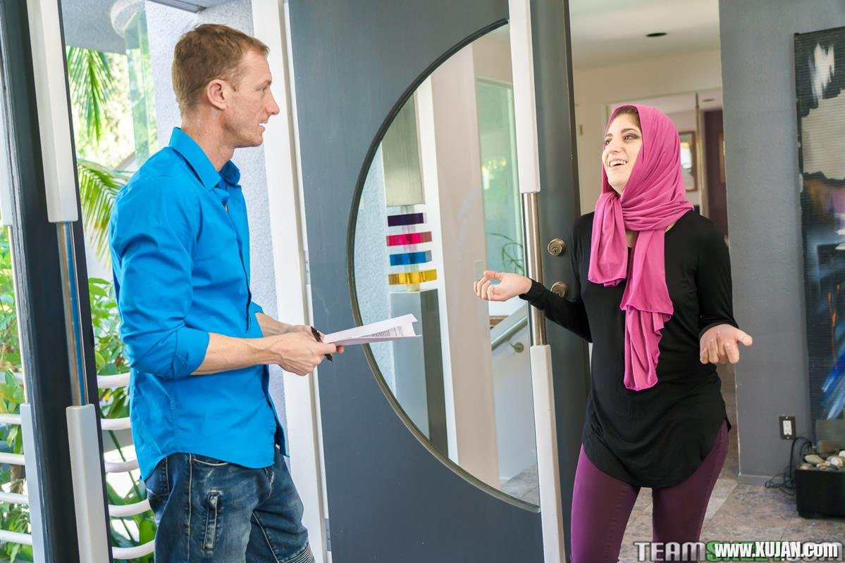 Nikki Knightly in Hijab gets her Asshole trounced - Photo #2270296