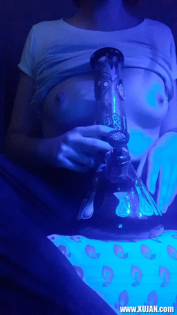 Seqsual Stoner striptiz ev tskhogh bongner - Photo #2284821