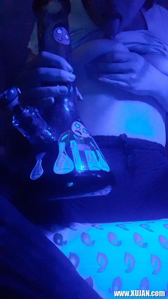 Seqsual Stoner striptiz ev tskhogh bongner - Photo #2284823