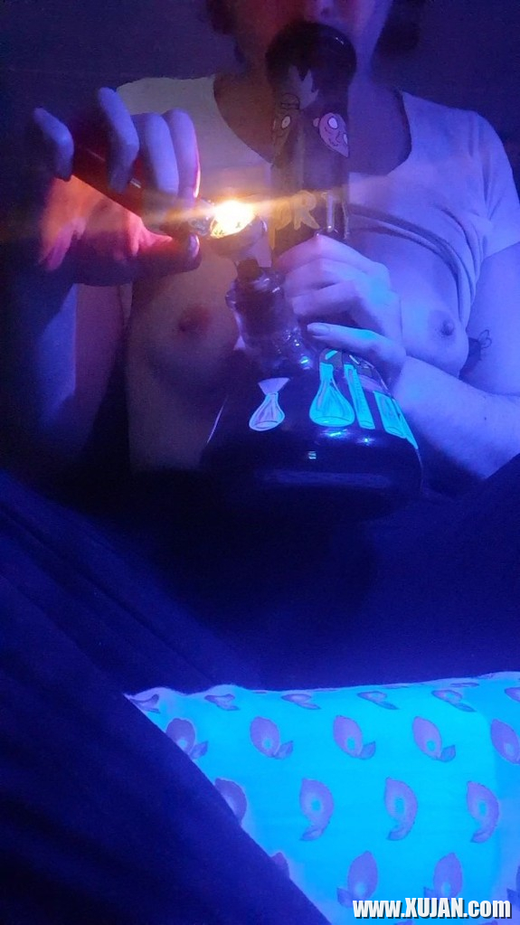 Seqsual Stoner striptiz ev tskhogh bongner - Photo #2284824