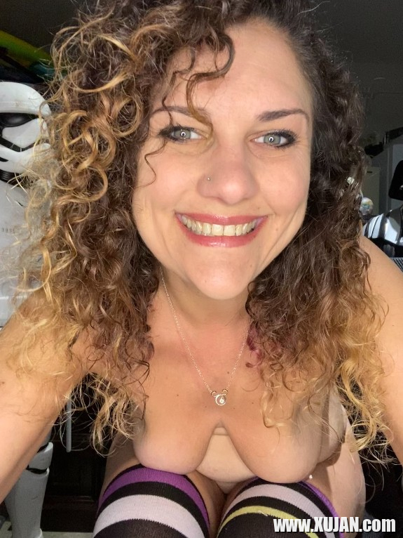 Seqsual Milf Smokes - Photo #2294940