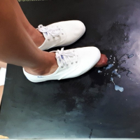 Sneakerjob Cumshots