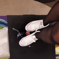 Sneakerjob Cumshots