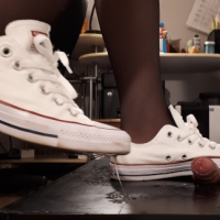 Sneakerjob Cumshots