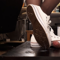 Sneakerjob Cumshots
