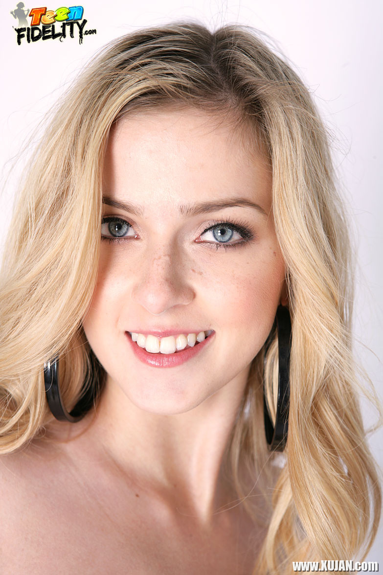 Abigaile Johnson at TeenFidelity - Photo #2304498