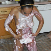 Ebony babe Kelly Styles tsatskvats kremov