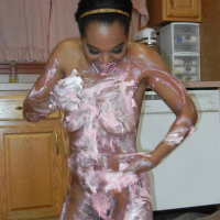 Ebony babe Kelly Styles tsatskvats kremov