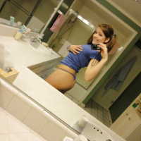Foxy teen with ample fanny Ashlynn Leigh stripping and picturing herself