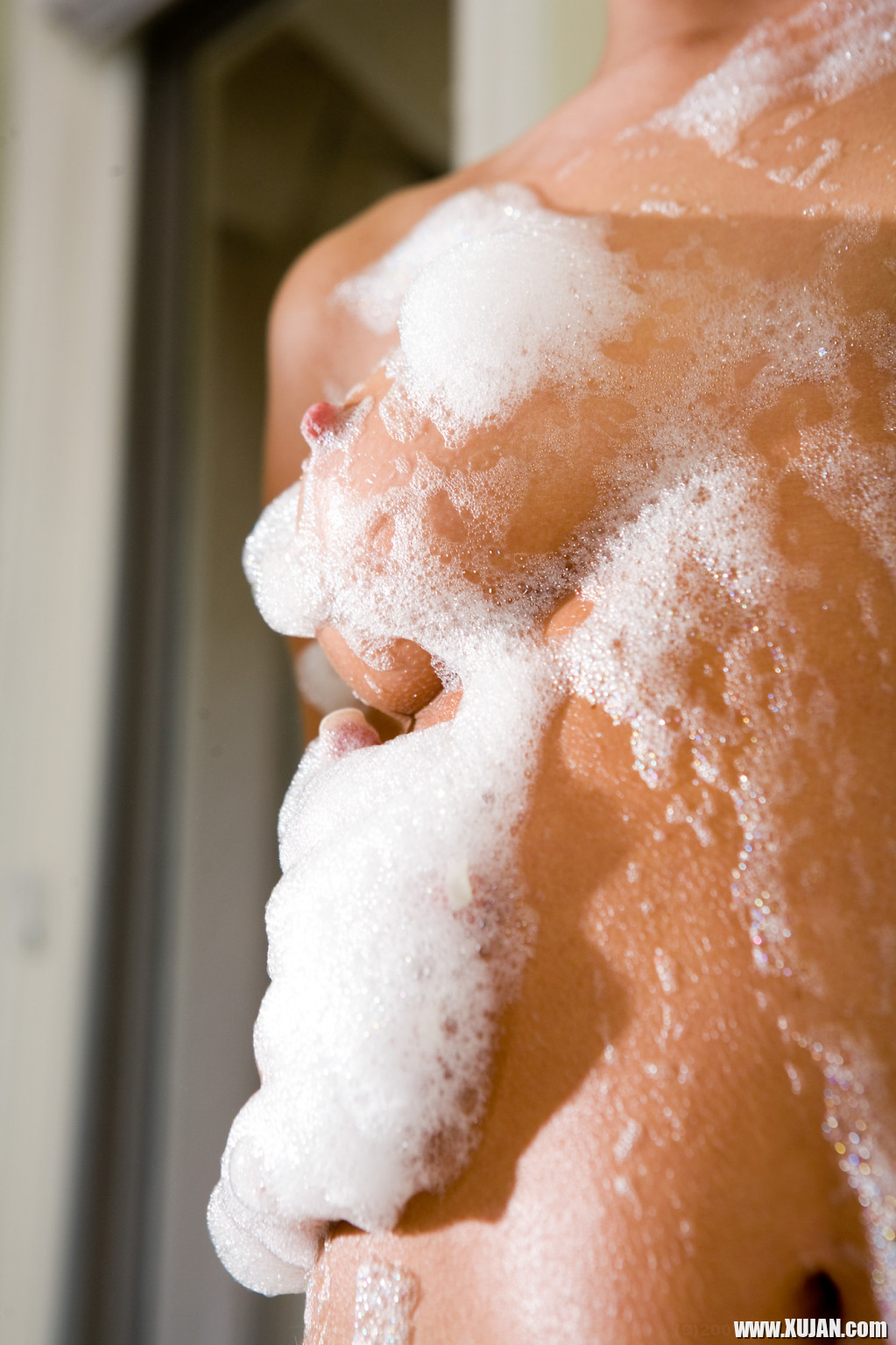 Cute brunette in the tub using her little dildo - Photo #2313196