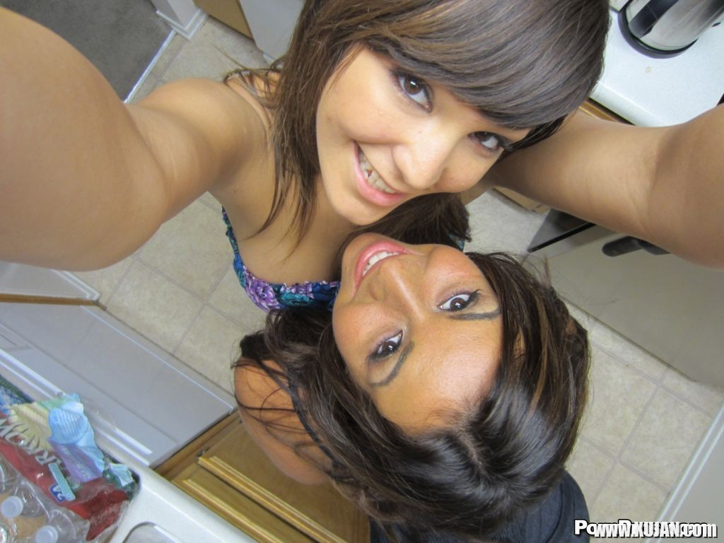Stephani Moretti and her girlfriend having fun - Photo #2314820