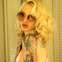 Hot Milf y pashtum e ir marminy hayelu mej aynuhetev verjatsnum e iren
