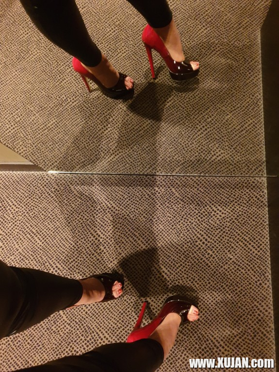 Mrs Suzanne Big Feet Fetish Worship Size 42 And Big Hands - Photo #2319970