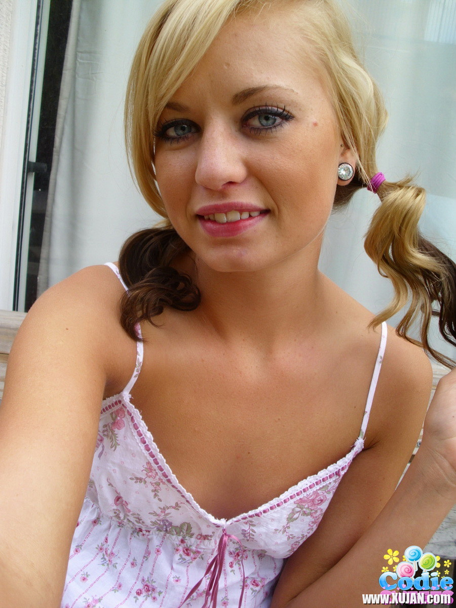 Codie Sweets takes selfshot pictures of her pussy - Photo #2344745