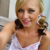 Codie Sweets takes selfshot pictures of her pussy