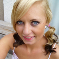 Codie Sweets takes selfshot pictures of her pussy