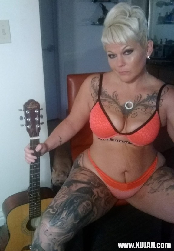 SEQSI ShKIK DAJVATs MILFY ERAZhShTAKAN E STANUM - Photo #2346134