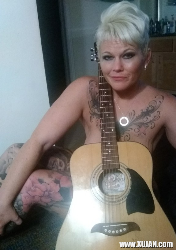 SEQSI ShKIK DAJVATs MILFY ERAZhShTAKAN E STANUM - Photo #2346143