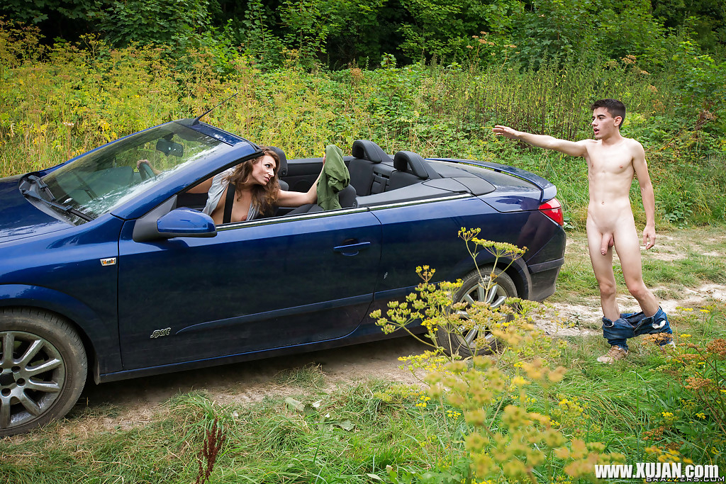 Tattooed MILF Ava Austen fucking dude with huge dick outdoors in car - Photo #2346254