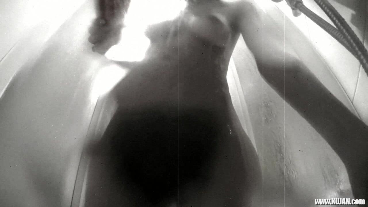 Amateur Lydia washes her hairy bush and gets nailed - Photo #2353780