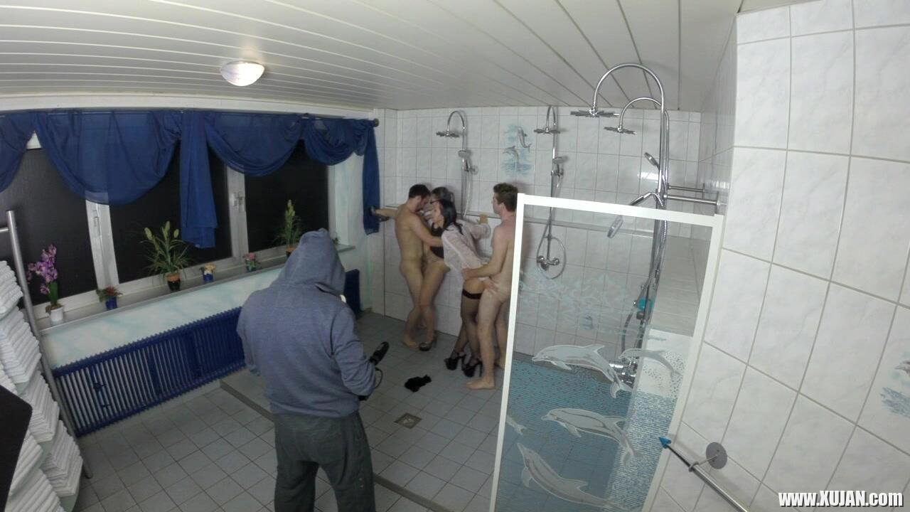 Amateur Lydia getting nailed in the shower foursome - Photo #2354015