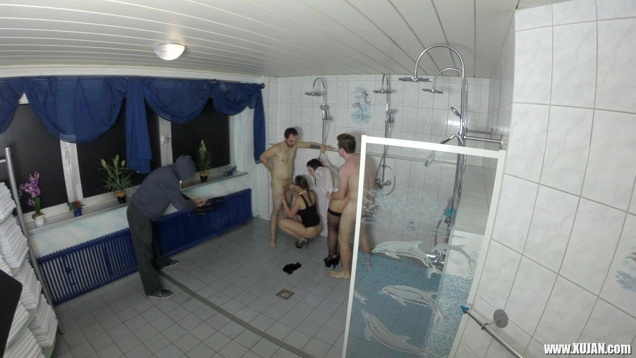 Amateur Lydia getting nailed in the shower foursome - Photo #2354018