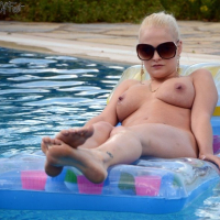 Kelly Fox Poolside pedi pediper