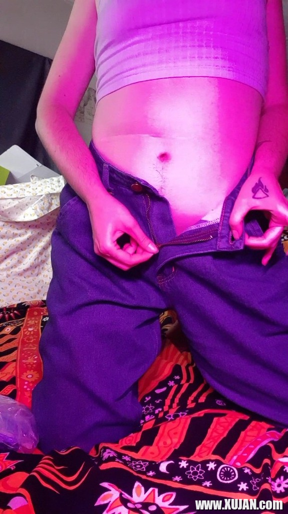Seqsual Stoner Strip Tease - Photo #2377931