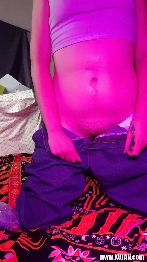Seqsual Stoner Strip Tease - Photo #2377935