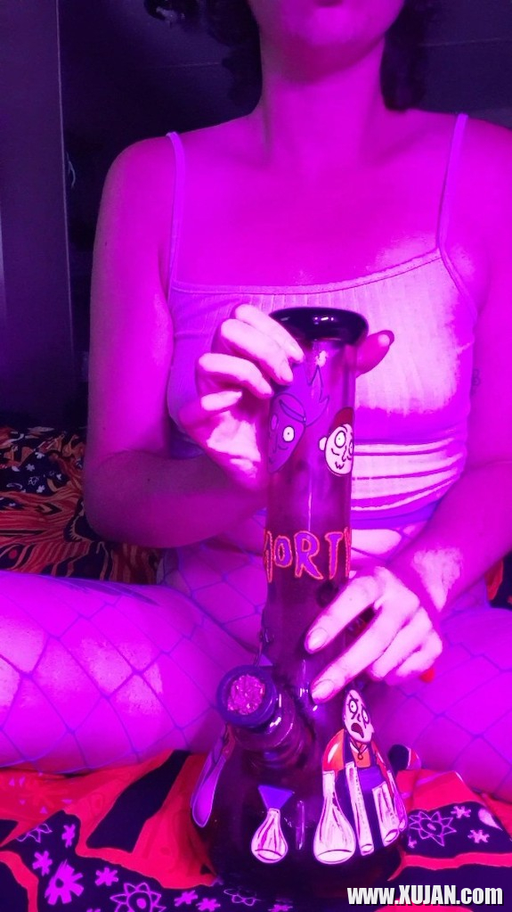 Seqsual Stoner Strip Tease - Photo #2377942