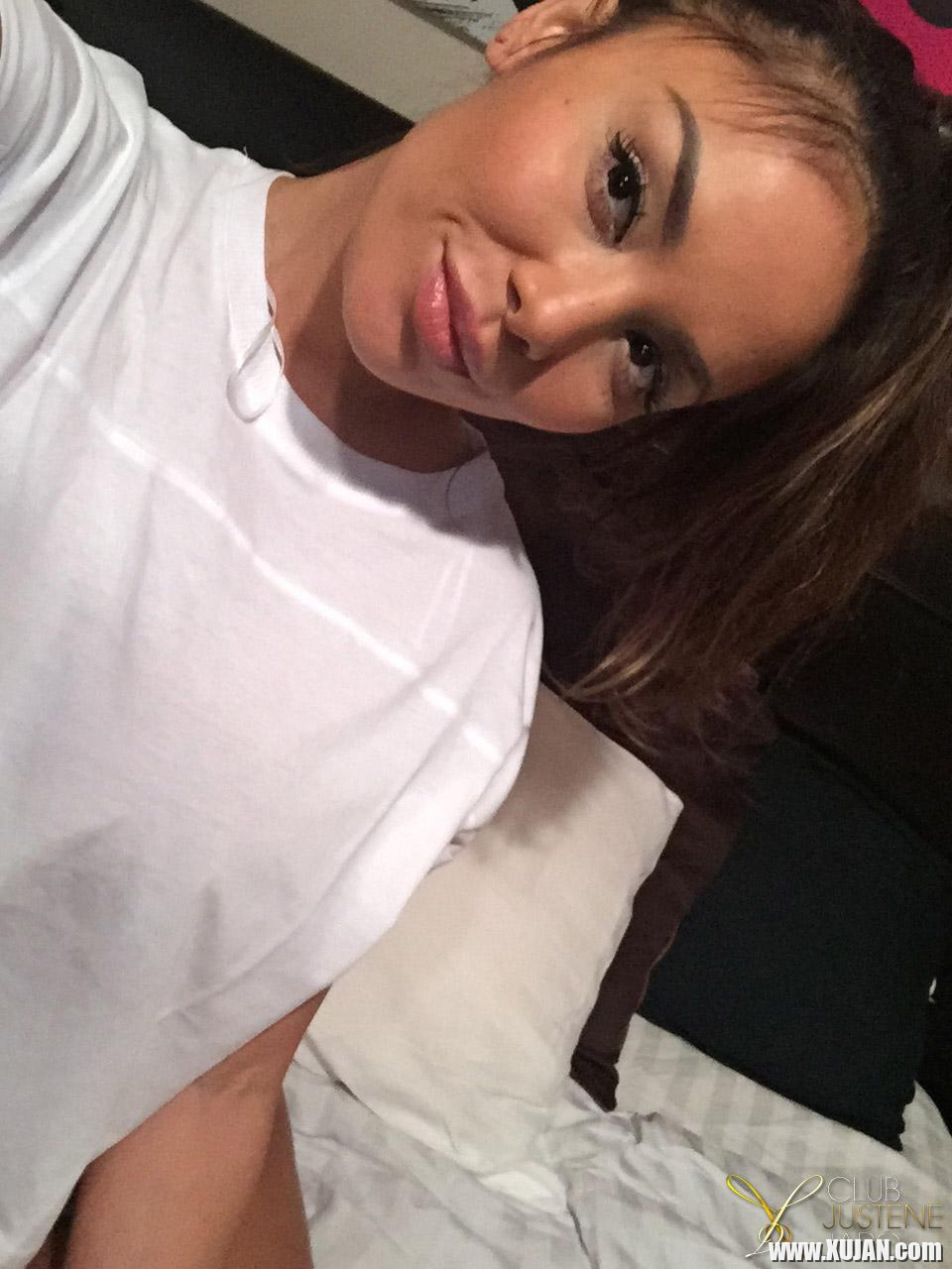 Asian babe Justene Jaro practices her oral skills on a vibrator - Photo #2385849