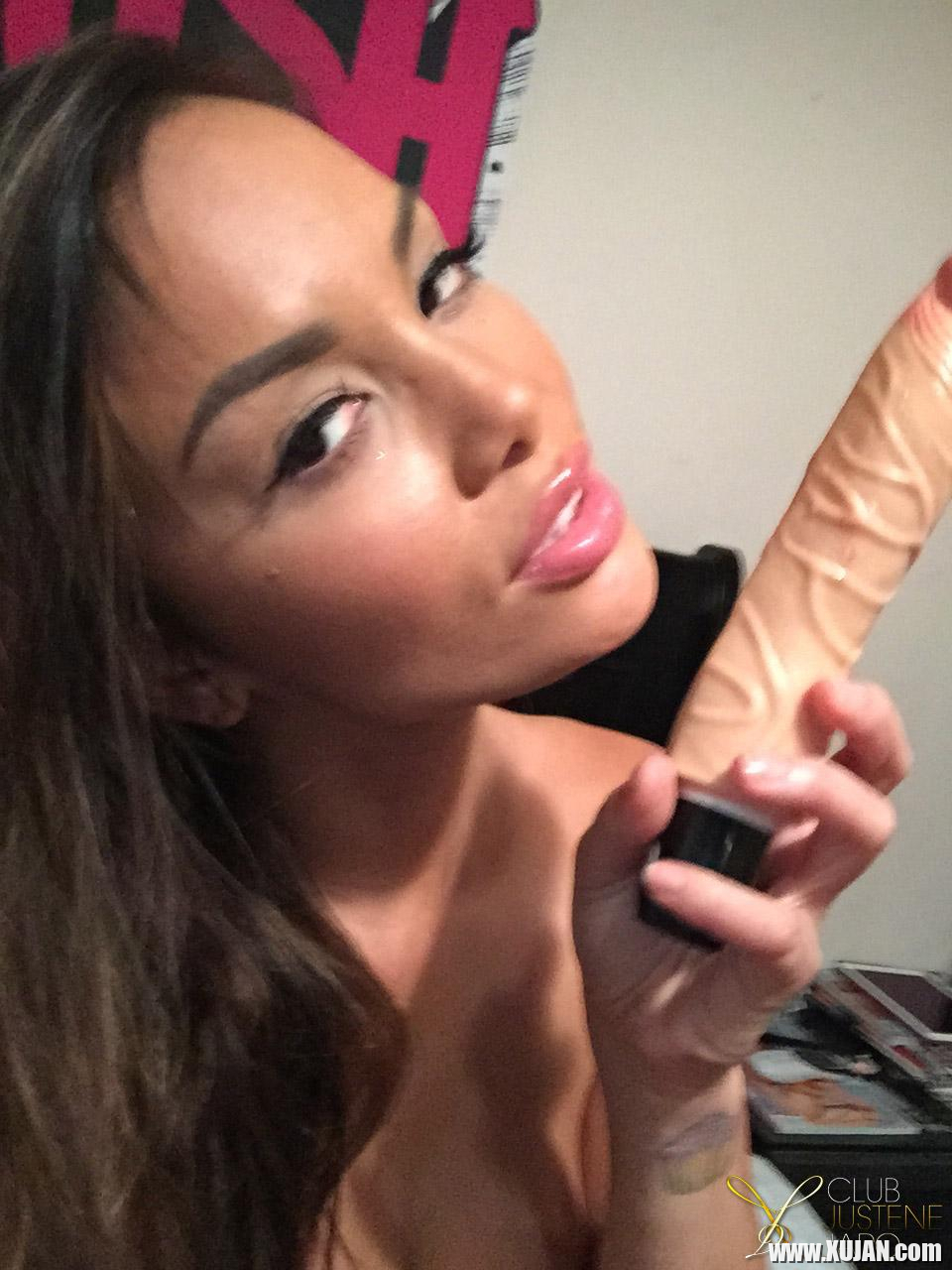 Asian babe Justene Jaro practices her oral skills on a vibrator - Photo #2385862