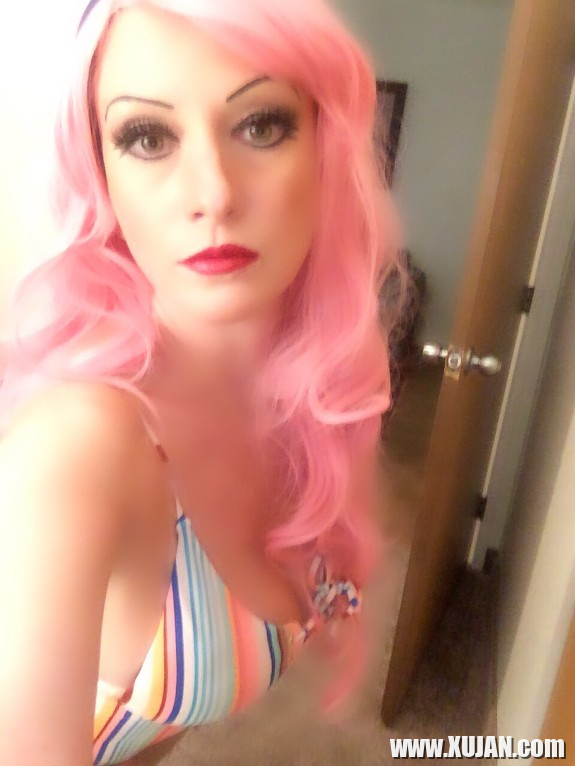 Party Pink Hair - Photo #2386841