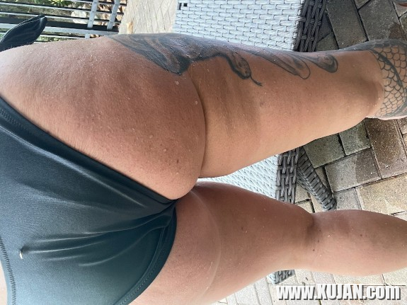 Sev erankyunadzev loghalu bikini - Photo #2397434