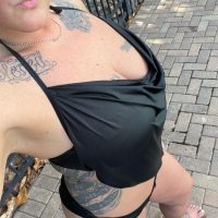Sev erankyunadzev loghalu bikini