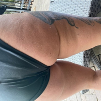 Sev erankyunadzev loghalu bikini