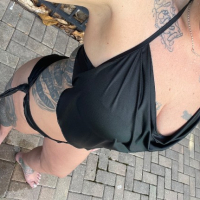 Sev erankyunadzev loghalu bikini