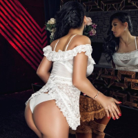 Mikyy Lovee reveals sexy Legs and in hot Lingerie