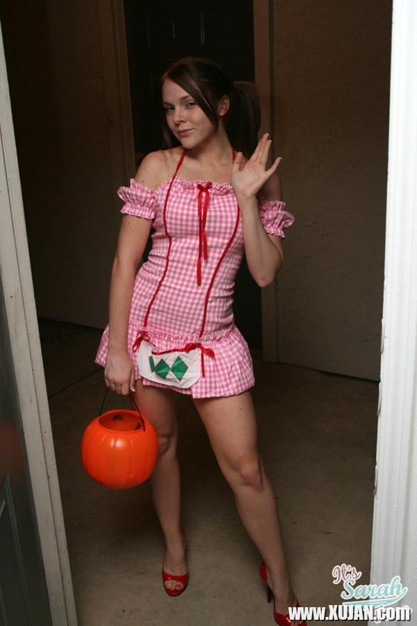 Pictures of Its Sarah Time demanding some candy - Photo #2406505