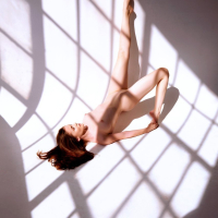 Busty chick Emily Bloom posing naked in the sunshine