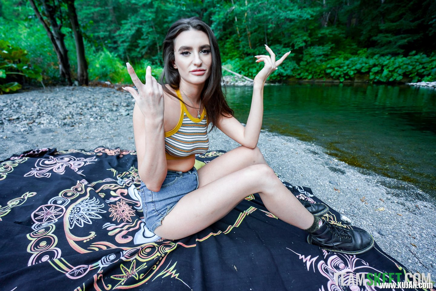 Cock hungry brunette babe Mia Taylor getting shagged hard outdoors - Photo #2415469