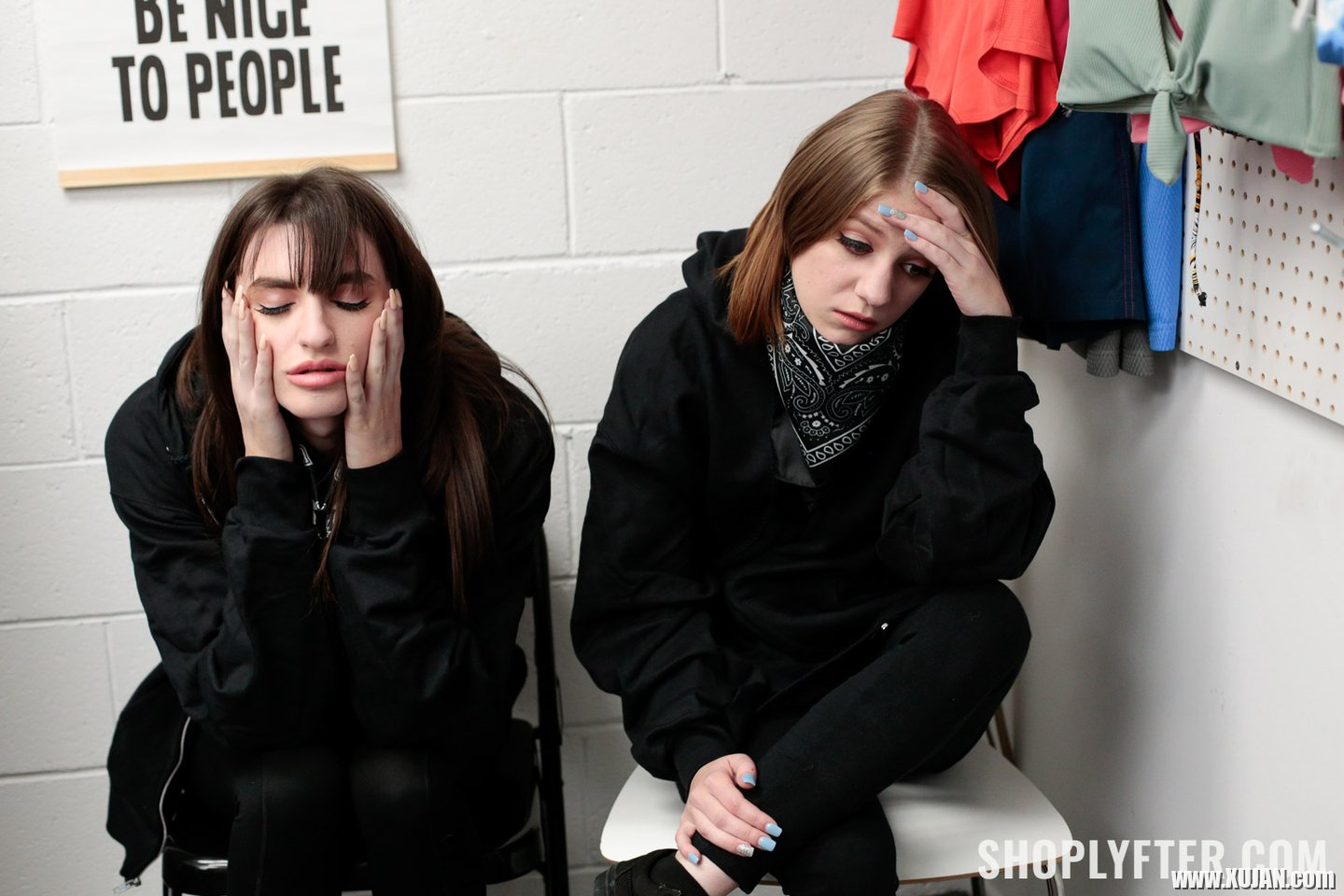 Antifa girls Dakota Burns and Mia Taylor exposed - Photo #2415572