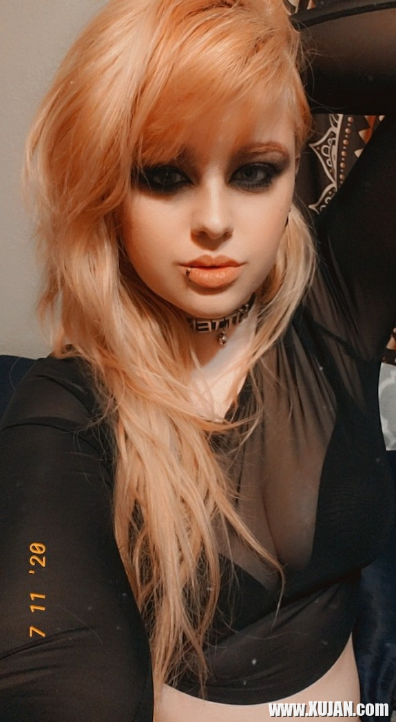 Big Titty Goth Girlfriend - Photo #2415837