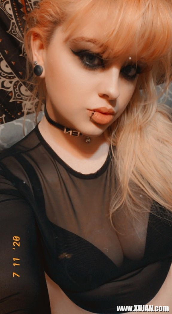 Big Titty Goth Girlfriend - Photo #2415849