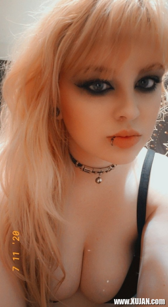 Big Titty Goth Girlfriend - Photo #2415850